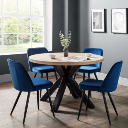 berwick-round-table-burgess-chairs-roomset